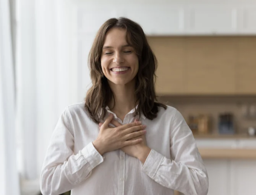 mujer sonriendo salud mental
