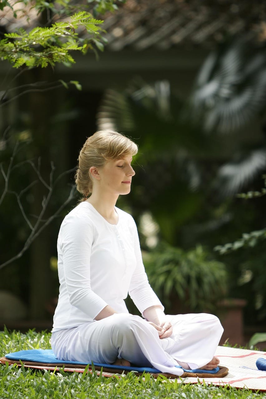 Blog woman, buddhist, meditate, wat, phra dhammakaya, temple, dhammakaya pagoda, buddhism, thailand, spa, wellness, peace, inner peace, calm, relax, spa, peace, inner peace, inner peace, inner peace, inner peace, inner peace